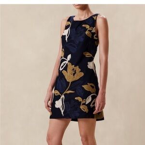 Banana Republic embroidered poplin mini dress sz 8. Never worn!! Great style!